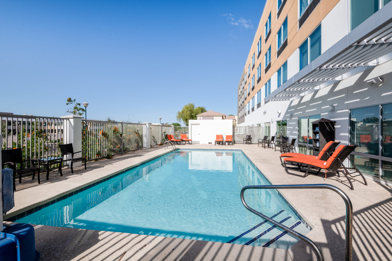 Sport & Beauty 2, Holiday Inn Express & Suites PHOENIX - AIRPORT NORTH, Maricopa