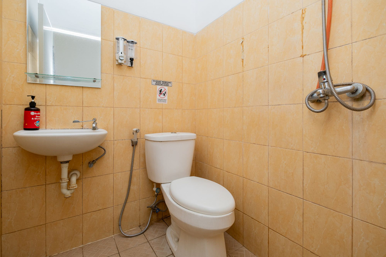 Bathroom 3, RedDoorz near STAN, Tangerang Selatan