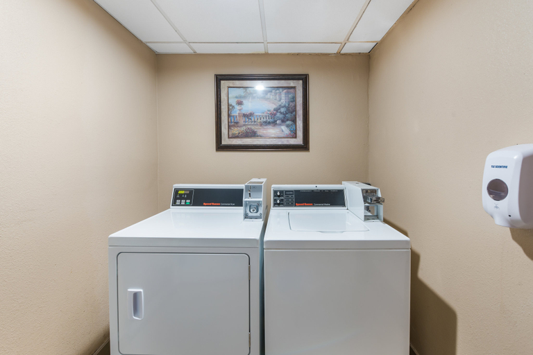 Bathroom 4, Holiday Inn Express LONDON-I-70 by IHG, Madison