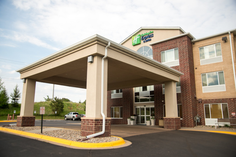 Exterior & Views 2, Holiday Inn Express & Suites CHANHASSEN, Carver