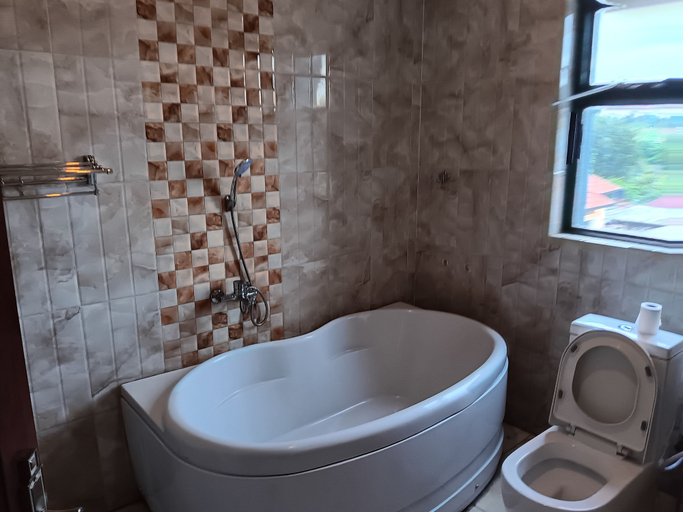 Bathroom, La Cafecito Bistro and accommodation, Gasabo