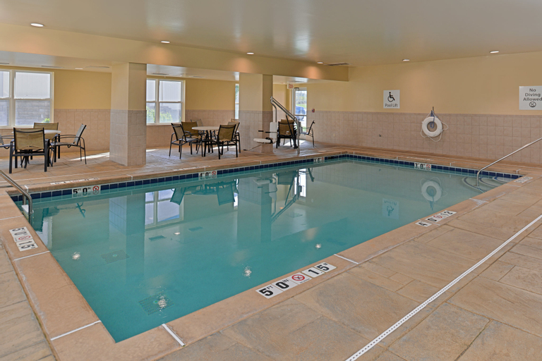 Sport & Beauty 2, Holiday Inn Express & Suites ST. LOUIS WEST-O'FALLON, Saint Charles