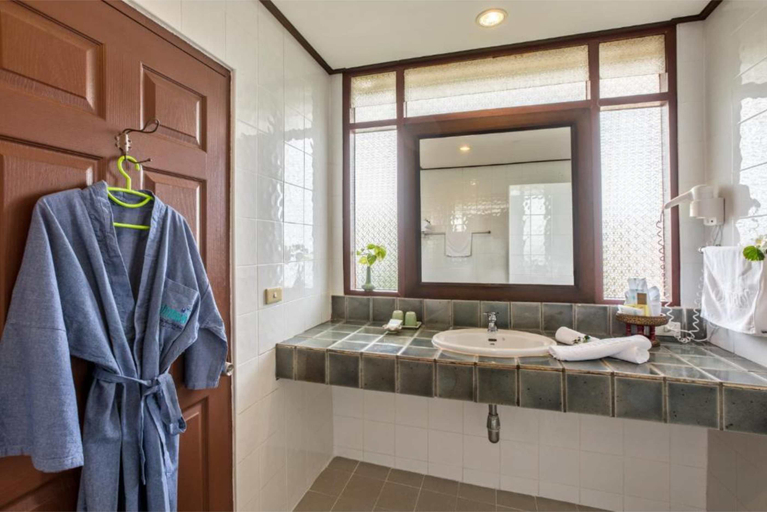Bathroom 5, Pinnacle Samui Resort, Ko Samui