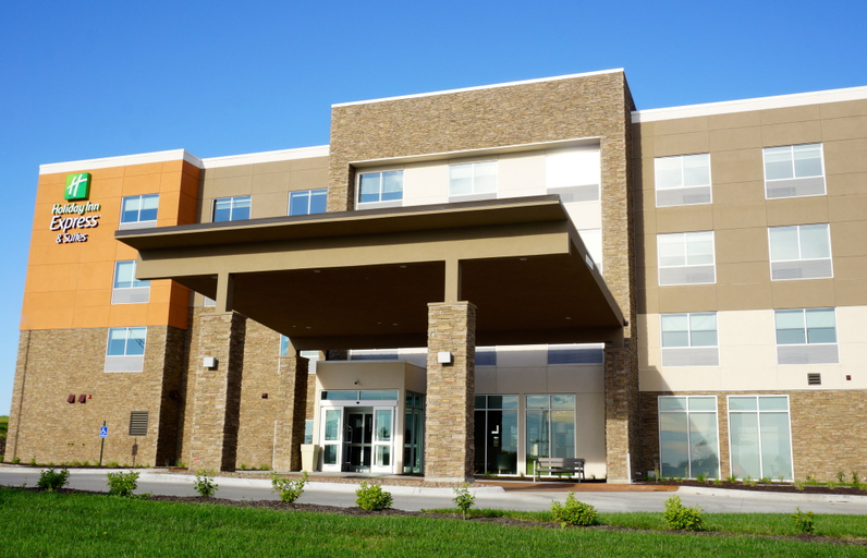 Exterior & Views 5, Holiday Inn Express & Suites OMAHA - MILLARD AREA, Douglas