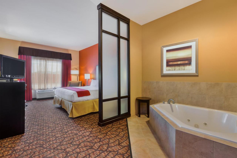 Bedroom 3, Holiday Inn Express & Suites ALPINE SOUTHEAST, Brewster