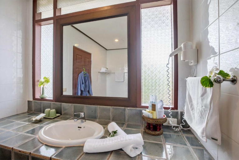 Bathroom 5, Pinnacle Samui Resort, Ko Samui