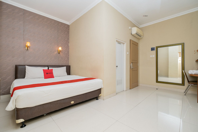 Bedroom 1, RedDoorz Plus @ Cideng Barat, Central Jakarta