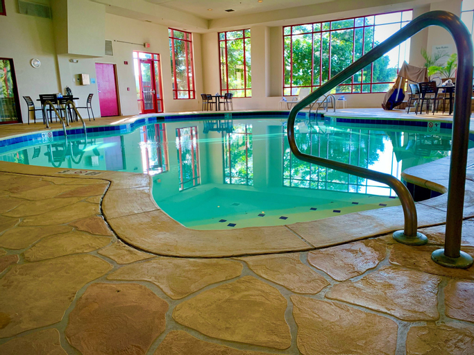 Holiday Inn Express & Suites OLATHE NORTH, Jackson