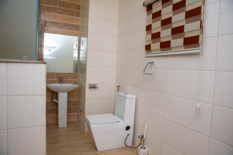 Bathroom 4, OTKS APARTMENT GUZAPE, AbujaMun