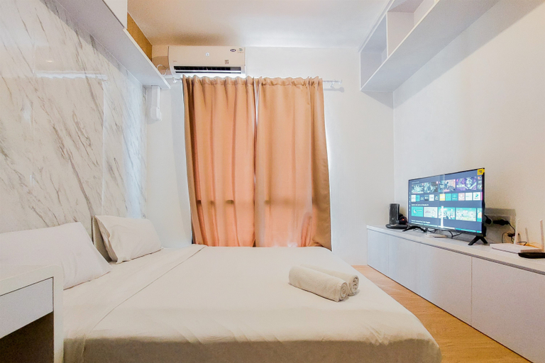 Bedroom 2, Modern Look and Compact Studio at Sky House Alam Sutera Apartment By Travelio, Tangerang
