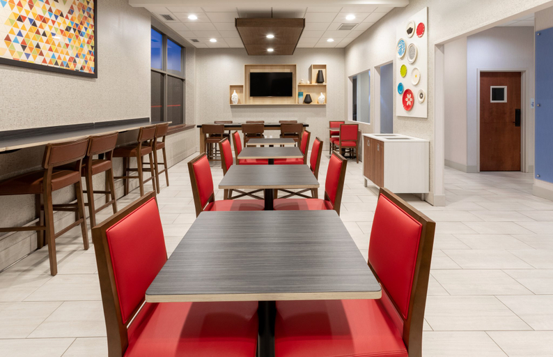Food & Drinks 5, Holiday Inn Express & Suites MINNEAPOLIS-DWTN (CONV CTR), Hennepin