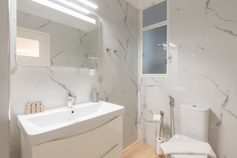 Bathroom, Phaedrus Living: City Center Flat Michalakopoulou, Attica