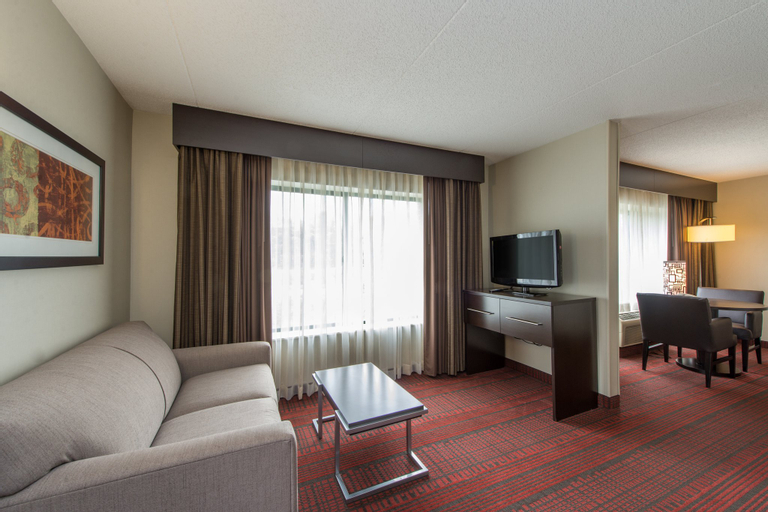 Holiday Inn Express & Suites AUBURN - Tap to explore photos