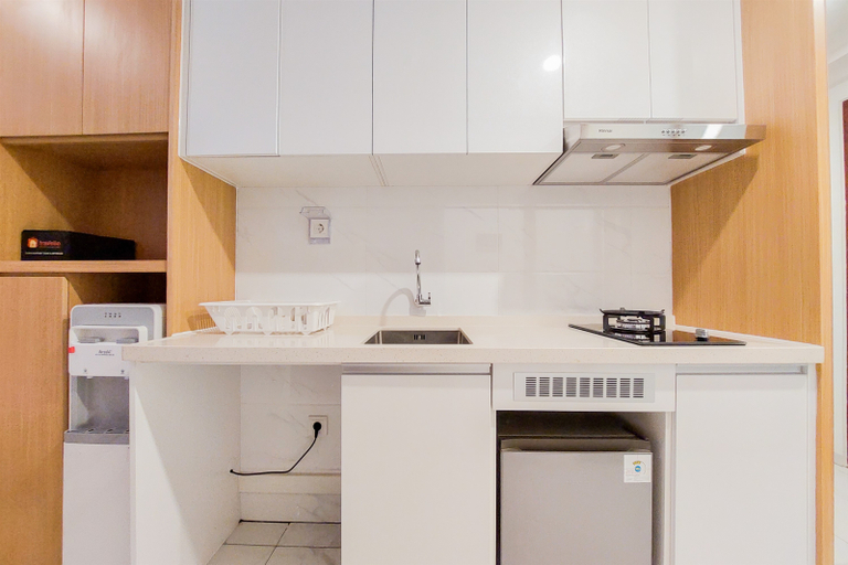 Others 3, Modern Look and Compact Studio at Sky House Alam Sutera Apartment By Travelio, Tangerang