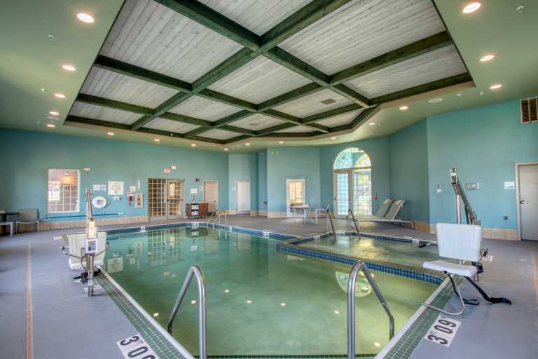 Sport & Beauty 2, Holiday Inn Express & Suites OSHKOSH-SR 41, Winnebago