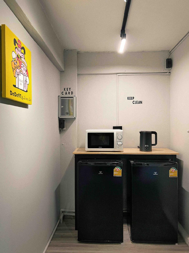 4, BTS in 10 sec walking@Brand New Hostel Dada97-301, Phra Khanong