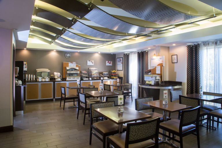 Food & Drinks 3, Holiday Inn Express & Suites OXFORD, Lafayette