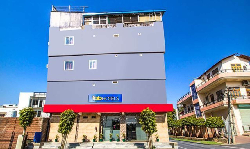 Exterior & Views