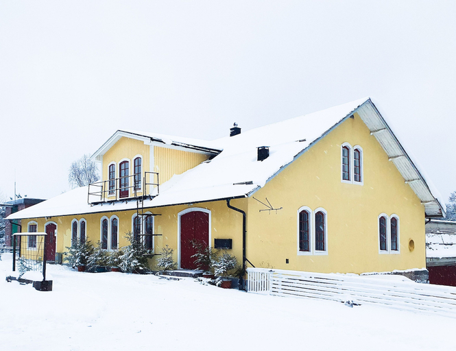 Exterior & Views