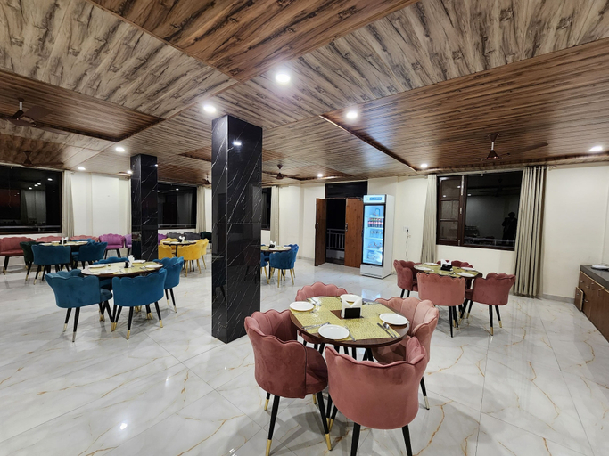 Food & Drinks, Him Hilton Luxury Hotel, Solan