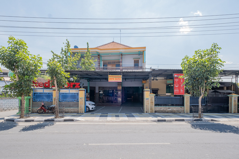 Exterior & Views 2, RedDoorz Syariah near Alun-Alun Bojonegoro, Bojonegoro