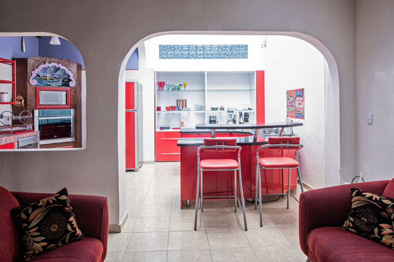 Food & Drinks 5, Centro 4Bed Home on Stirling Dickinson, Allende