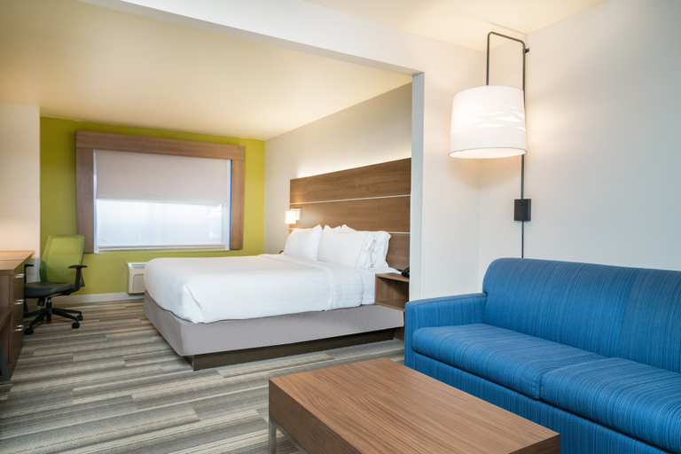 Bedroom 3, Holiday Inn Express & Suites ROCKY MOUNT/SMITH MTN LAKE, Franklin