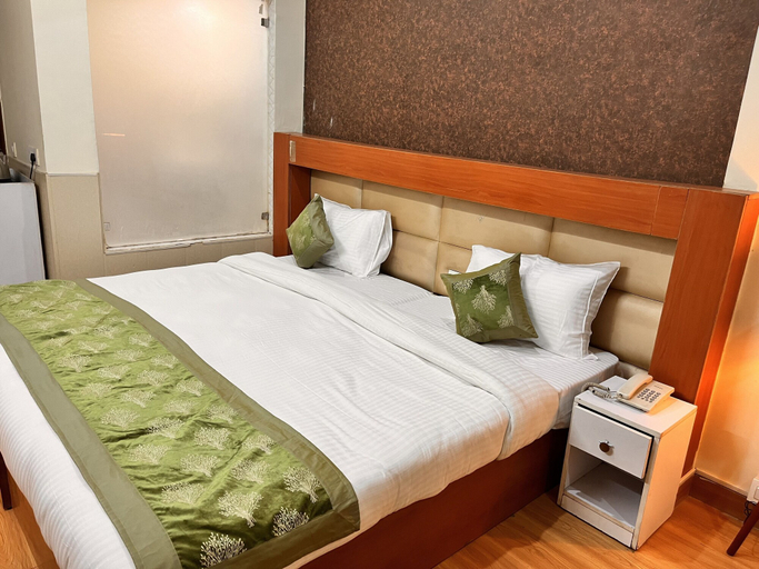 Others 5, Oyster Pearl Near Medanta Hospital Sec39, Gurgaon