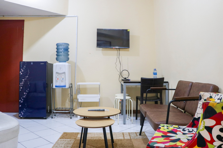 Living Room 4, Best Deal 2BR at Buah Batu Park Apartment By Travelio, Bandung