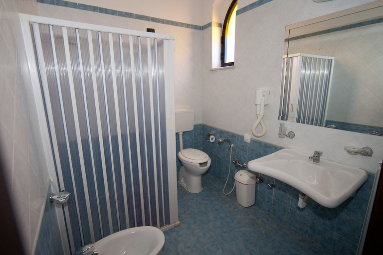 Bathroom 4, Pompeii Ruins Hotel, Napoli