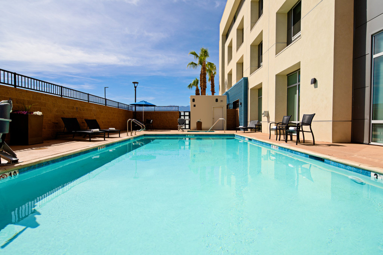 Sport & Beauty 2, Holiday Inn Express & Suites PALM DESERT - MILLENNIUM, Riverside