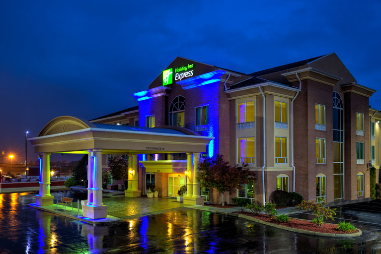 Exterior & Views 5, Holiday Inn Express & Suites RICHMOND, Madison
