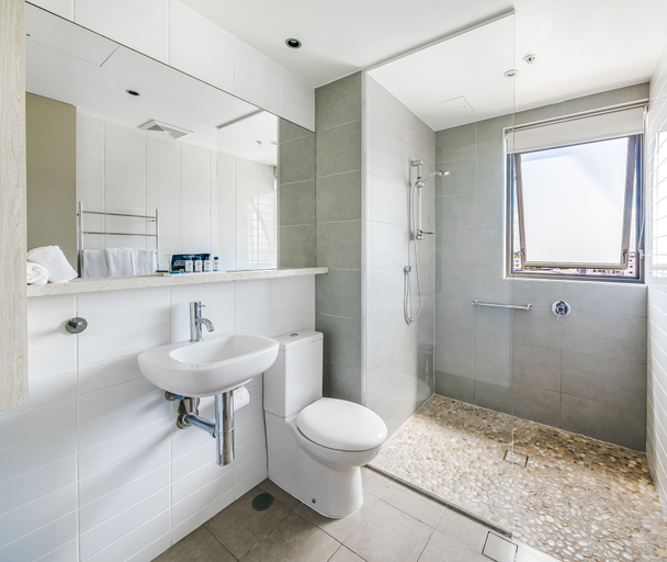 Bathroom 4, Oaks Redcliffe Mon Komo Suites, Redcliffe-Scarborough