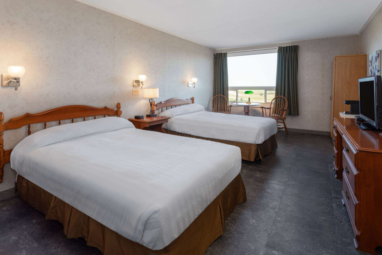 Bedroom 3, Travelodge by Wyndham Amherst, Cumberland