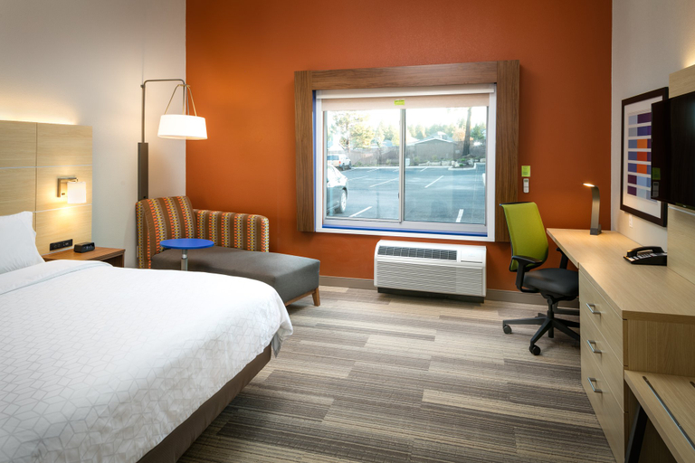 Bedroom 2, Holiday Inn Express & Suites BEND SOUTH, Deschutes