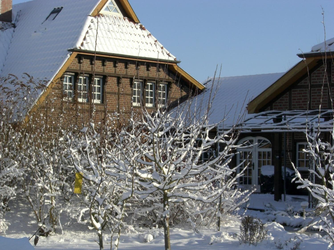 Exterior & Views 2, The Cosy Home, Heidekreis