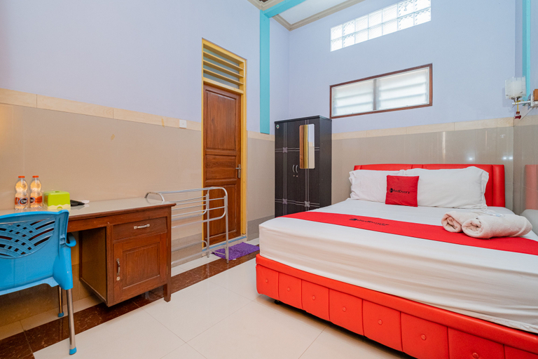Bedroom 4, RedDoorz Syariah near Alun-Alun Bojonegoro, Bojonegoro