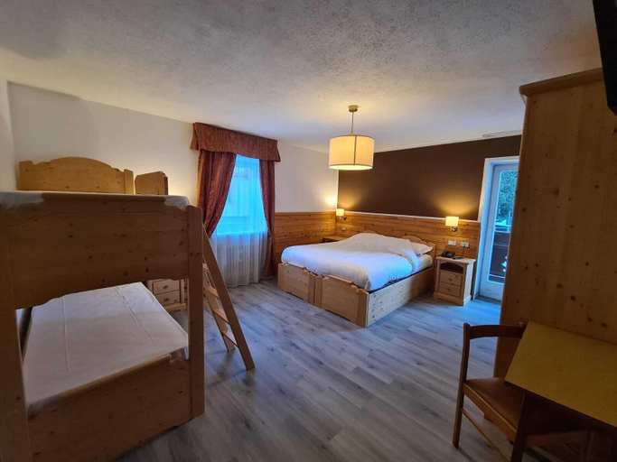 Bedroom 2, Hotel Rododendro Val di Fassa, Trento