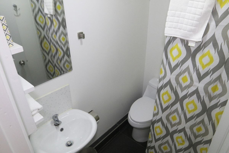 Bathroom 3, Las Barrancas, Santiago