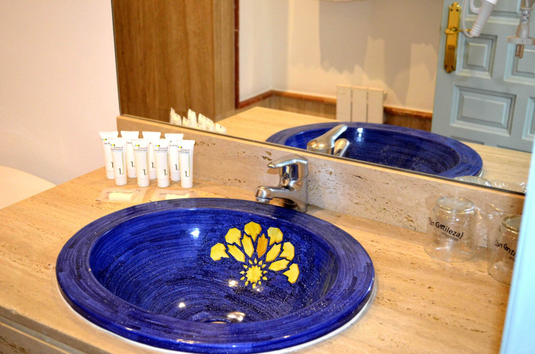 Bathroom 3, Apartamentos Boutique Vida, Sevilla