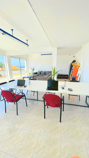 Others 4, Area Surf House, A Coruña