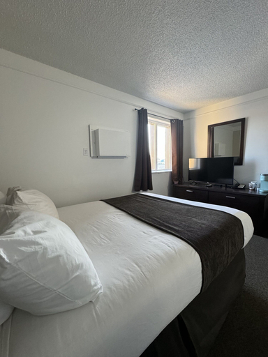 Bedroom 3, River Inn, Division No. 14