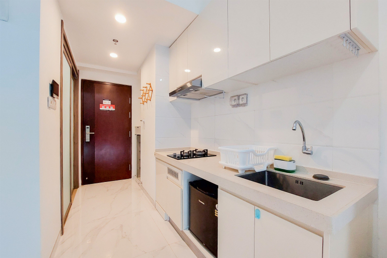Others 2, Modern Look Studio at Sky House BSD Apartment near AEON By Travelio, South Tangerang