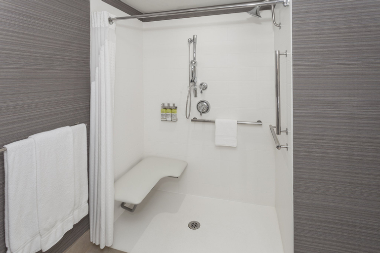 Bedroom 4, Holiday Inn Express & Suites LONG ISLAND-EAST END, Suffolk