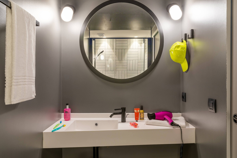 Bathroom 4, Moxy Bordeaux Hotel, Gironde