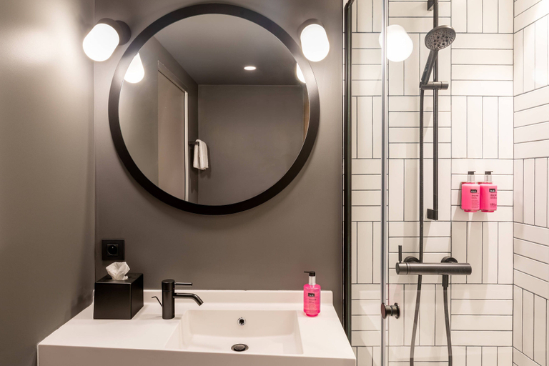 Bathroom 4, Moxy Bordeaux Hotel, Gironde