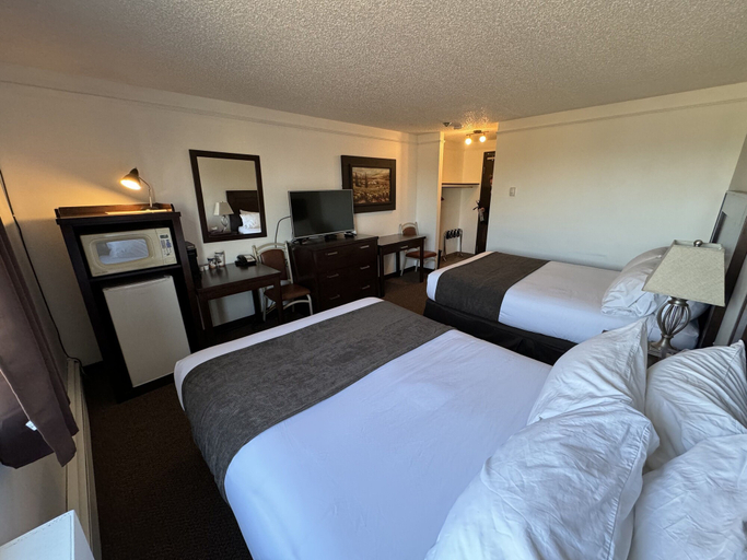 Bedroom 3, River Inn, Division No. 14