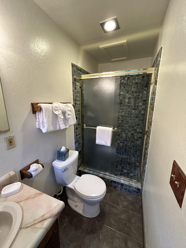 Bathroom 3, Ocean Cove Lodge, Sonoma