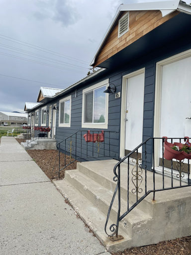 Exterior & Views 2, Sacajawea Inn, Lemhi