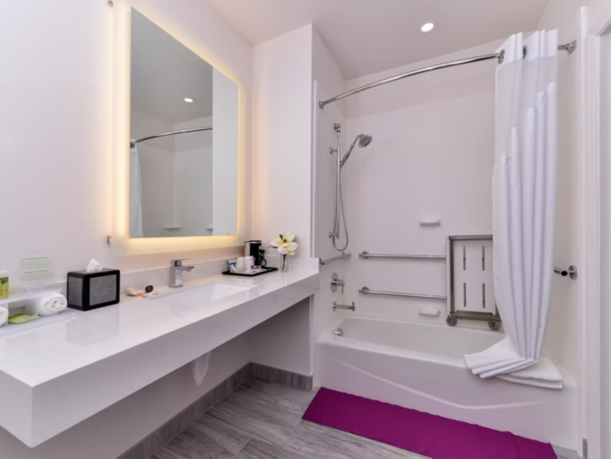 Bathroom 4, Holiday Inn Express & Suites SAN DIEGO - MISSION VALLEY, San Diego